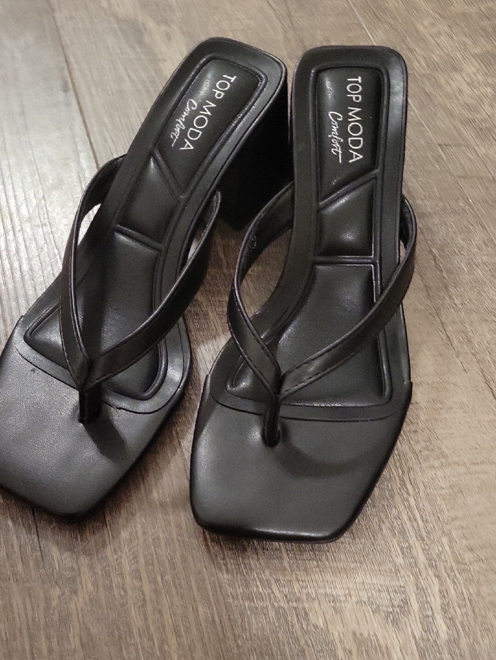 TOP Moda Black Square-Toe Thong Mules